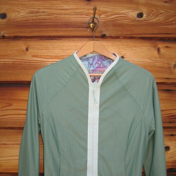 Lululemon Find Your Bliss Reversible Jacket in Vintage Green - Picture 9 of 12